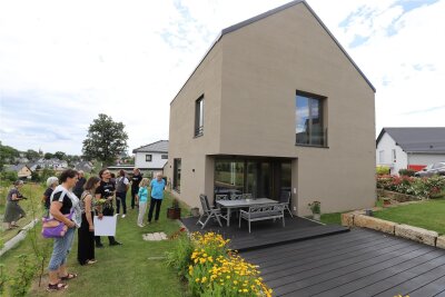 „Kleines Paradies“ in Freiberg: Einfamilienhaus wird mit Architekturpreis ausgezeichnet - Das Haus, das den Architekturpreis der Stadt Freiberg 2024 gewonnen hat.