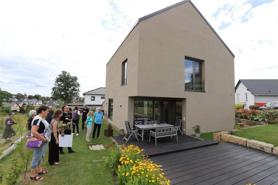 „Kleines Paradies“ in Freiberg: Einfamilienhaus wird mit Architekturpreis ausgezeichnet - Das Haus, das den Architekturpreis der Stadt Freiberg 2024 gewonnen hat.