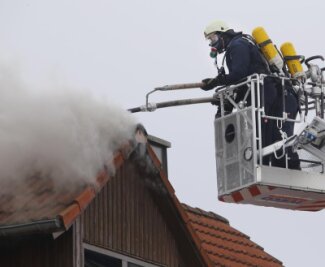 Kleinvoigtsberg: 21 Menschen wegen Hausbrand in Sicherheit gebracht - 