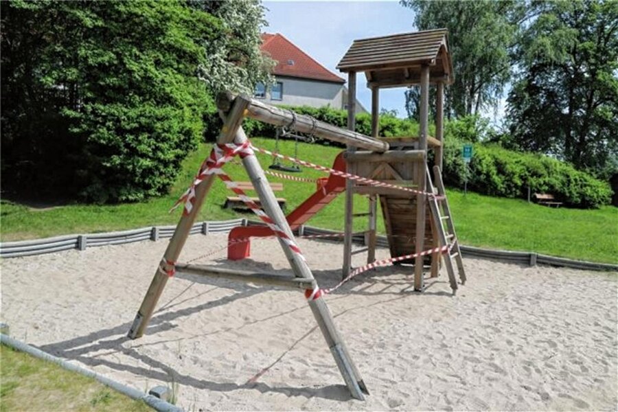 Klettergerüst auf Spielplatz in Aue angesägt: Täter bislang nicht ermittelt - An diesem Spielplatz in Aue hatten sich Unbekannte Mitte Mai zu schaffen gemacht.