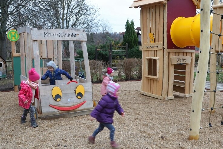 Kletteroase an der Rollerbahn - Der neue Spielplatz der Kindertagesstätte Knirpsenland in Lichtenstein konnte komplett über Spenden finanziert werden. 