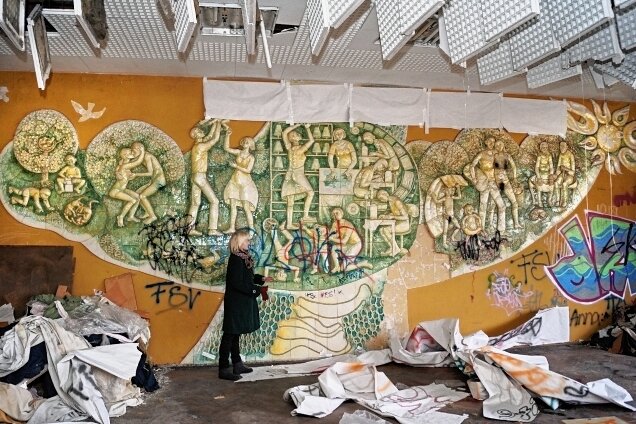 Klier-Mosaik: Bisher kein Platz gefunden - Für das Kachel-Wandbild ist noch immer kein neuer Platz gefunden worden. Foto: A. Wohland/Archiv