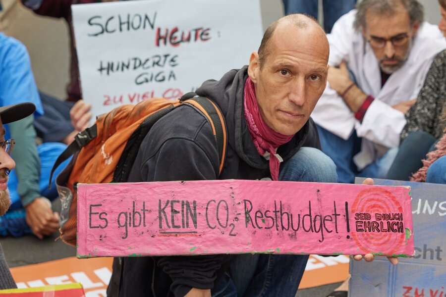 Klimaaktivisten brechen Hungerstreik ab - Hatte die die Hungerstreik-Aktion am 7. März begonnen: Wolfgang Metzeler-Kick.