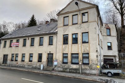 Klingenthal: Ex-Volkshochschule wird versteigert - Die ehemalige Volkshochschule an der Auerbacher Straße in Klingenthal.