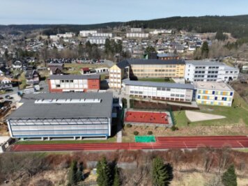 Klingenthal: Schulversuch Wintersport-Campus kann offiziell starten - Das Schulzentrum auf dem Klingenthaler Amtsberg wird zum Wintersport-Campus.