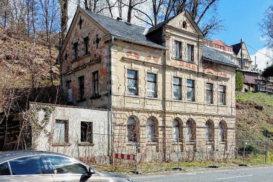 Klingenthal: Zwei marode Gebäude stehen auf dem Abrissplan - Brache 1: Im Haus Auerbacher Straße 54 in Klingenthal hatte bis 1924 die Mundharmonika-Firma Bergmeinel ihren Sitz.