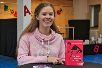 Klingenthaler Schülerin gewinnt Lesewettstreit der Schulen des Vogtlandes in Auerbach - Louisa Schlosser aus Klingenthal hat den Vorlesewettbewerb der vogtländischen Schulen gewonnen.