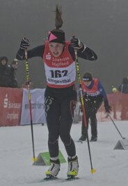 Klingenthalerin läuft allen davon - Nele Reyer vom VSC Klingenthal entschied den Vielseitigkeitswettbewerb im Langlauf souverän für sich. 