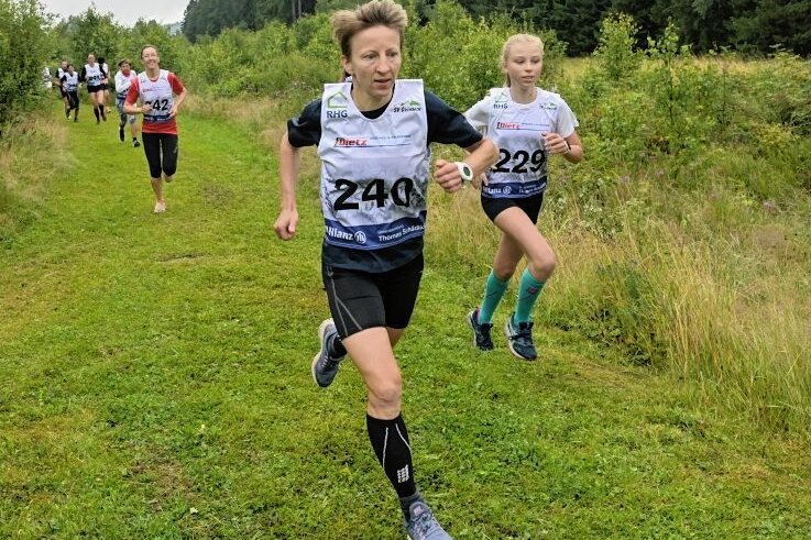 Klingenthalerin läuft auf Platz 3 - Anja Jakob vom VSC Klingenthal ist beim Kirmeslauf in Grünbach über fünf Kilometer bei den Frauen Gesamtdritte geworden.