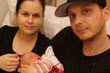 Klinik verzeichnet mehr Geburten - Die kleine Mathilda ist für Maria und Marcel Bräutigam aus Burgstädt das erste Kind. 