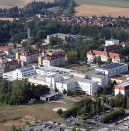 Kliniken im Landkreis kehren zum Regelbetrieb zurück - Das HBK in Zwickau musste im März erneut planbare Operationen stoppen. 