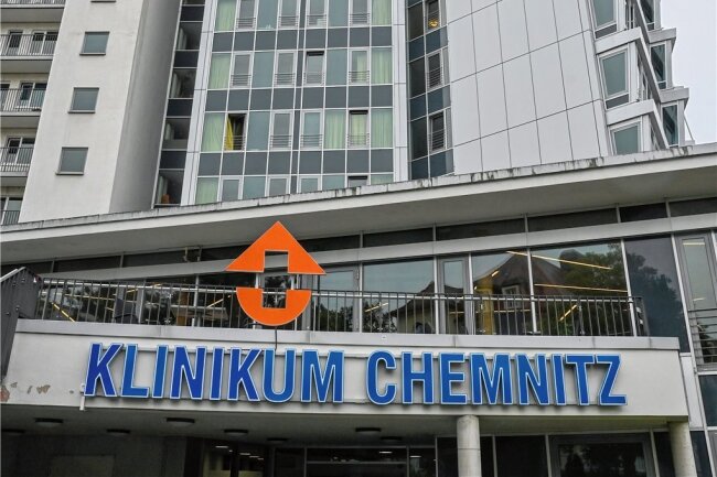 Klinikum Chemnitz bekommt Container für Coronatests - Das Klinikum Chemnitz reagiert auf Patientenkritik und richtet eine Teststelle ein.  Foto: Andreas Seidel/Archiv