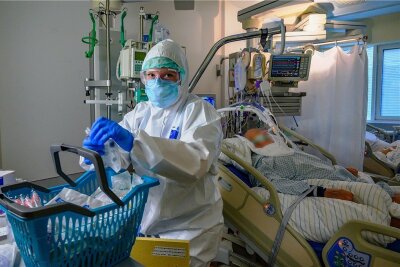 Klinikum Chemnitz im Coronamodus: "Es ist noch viel schlimmer" - Seit dem 1. September wurden am Klinikum Chemnitz rund 700 Corona-Infizierte aufgenommen. Fast jeder Fünfte landete auf einer der drei Covid-Intensivstationen.