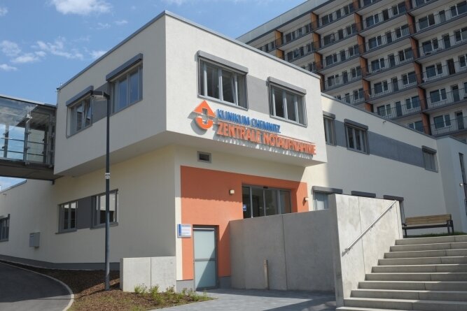 Klinikum: Chirurgen unterstützen Notaufnahme - Bei akuten Notfällen oft erste Anlaufstelle: Die zentrale Notaufnahme des Klinikums Chemnitz an der Flemmingstraße. 