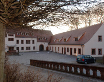 Klosterdorf in ungläubiger Bestürzung - Das Benediktinerkloster, von dem das Wechselburger Ortsleben sonst in vielerlei Hinsicht profitiert, liegt derzeit wie verwaist da. Drei von sechs Mönchen sind suspendiert.  