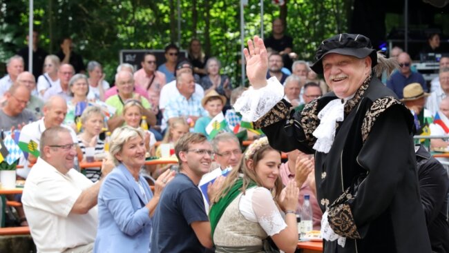 Zum Klosterfest in Grünhain gab der langjährige Bürgermeister der Stadt, Joachim Rudler, seinen Ausstand. Gefeiert wurden zeitgleich auch die Städtepartnerschaften mit Scheinfeld und Trebivlice. 
