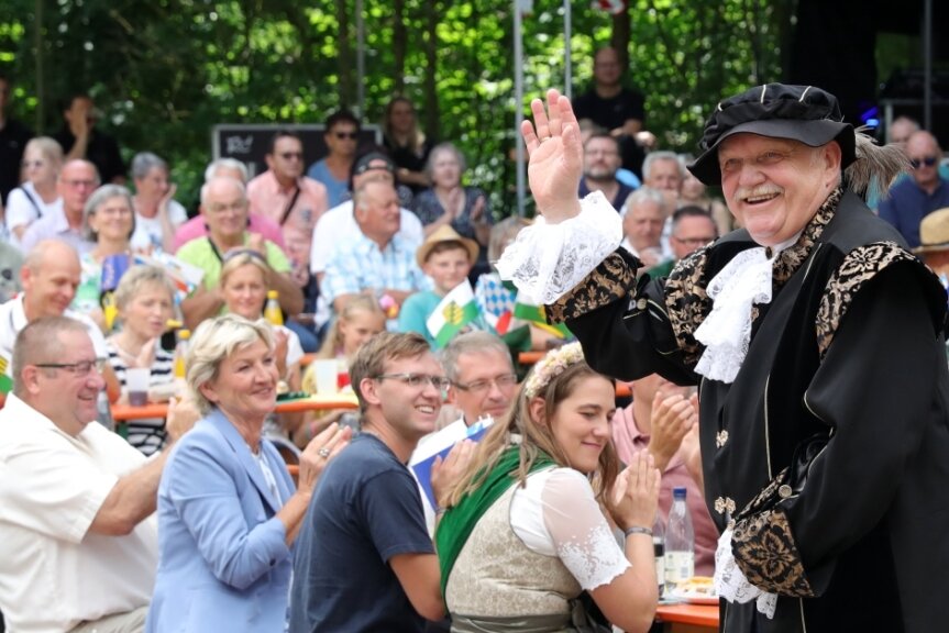 Zum Klosterfest in Grünhain gab der langjährige Bürgermeister der Stadt, Joachim Rudler, seinen Ausstand. Gefeiert wurden zeitgleich auch die Städtepartnerschaften mit Scheinfeld und Trebivlice. 