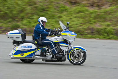 Knatsch um vier neue Super-Motorräder der Polizei - Eines der vier neuen "Victory Cross Country Tour"-Motorräder, mit denen die Polizei nun vor allem im Grenzraum mobiler sein will.