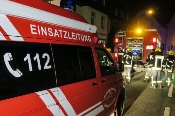 Knistern löst Einsatz der Feuerwehr aus - Feuerwehreinsatz an der Elterleiner Straße. 