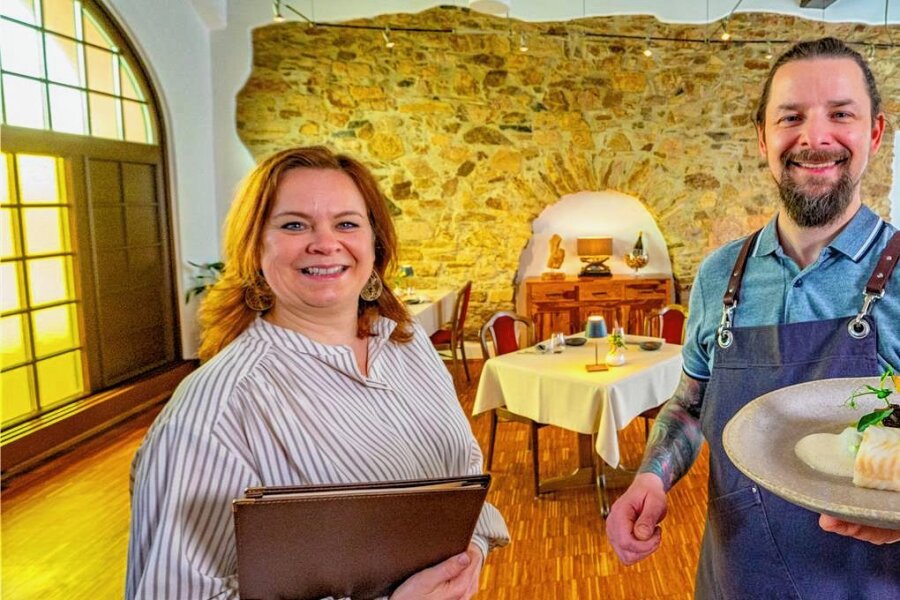 Kochkunst in der Provinz: Wie die Pesters an ihrem Traum vom Sternelokal in Limbach-Oberfrohna arbeiten - Ronny und Antje Pester in ihrer "Ratsstube" in Limbach-Oberfrohna. Bis zu 20 Gäste finden in dem Restaurant Platz. 