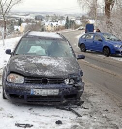 Škoda-Fahrerin gerät in Gegenverkehr - Nach der Kollision mit dem Gegenverkehr waren beide Fahrzeuge nicht mehr fahrbereit.