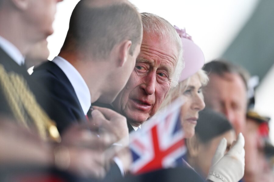 König Charles zum D-Day: "Stehen für immer in ihrer Schuld" - William (l-r), Prinz von Wales, und König Charles III. von Großbritannien nehmen bei der nationalen Gedenkveranstaltung des Vereinigten Königreichs zum 80. Jahrestag des D-Day teil.