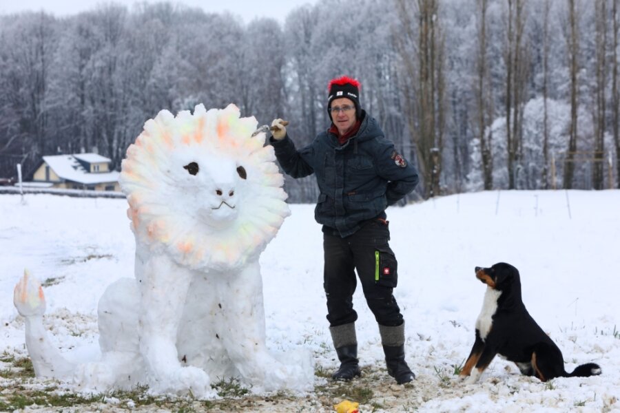 König der Löwen als Schneeskulptur 