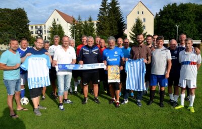 Königsblaue Prominenz gibt sich die Ehre - Sie erwarten am Samstag die Schalker Legenden: Das Plauener Allstar-Team um Trainer Thomas Sesselmann. 