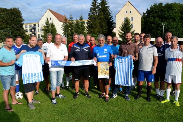 Königsblaue Prominenz gibt sich die Ehre - Sie erwarten am Samstag die Schalker Legenden: Das Plauener Allstar-Team um Trainer Thomas Sesselmann. 