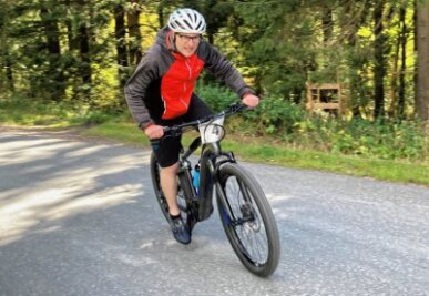 Königsrennen beschließt die Saison - Im Krönungsrennen auf der Zeitfahrstrecke Auersbergkönig trat auch Markus Noel aus Sosa kräftig in die Pedale seines E-Bikes. 