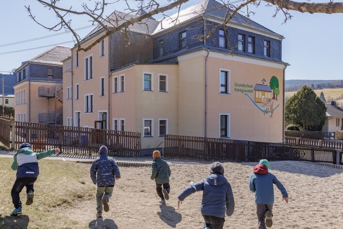 An der Grundschule in Königswalde soll auch das Außengelände neu gestaltet werden. 