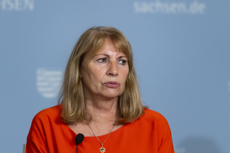 Petra Köpping (SPD) bei einer Pressekonferenz.