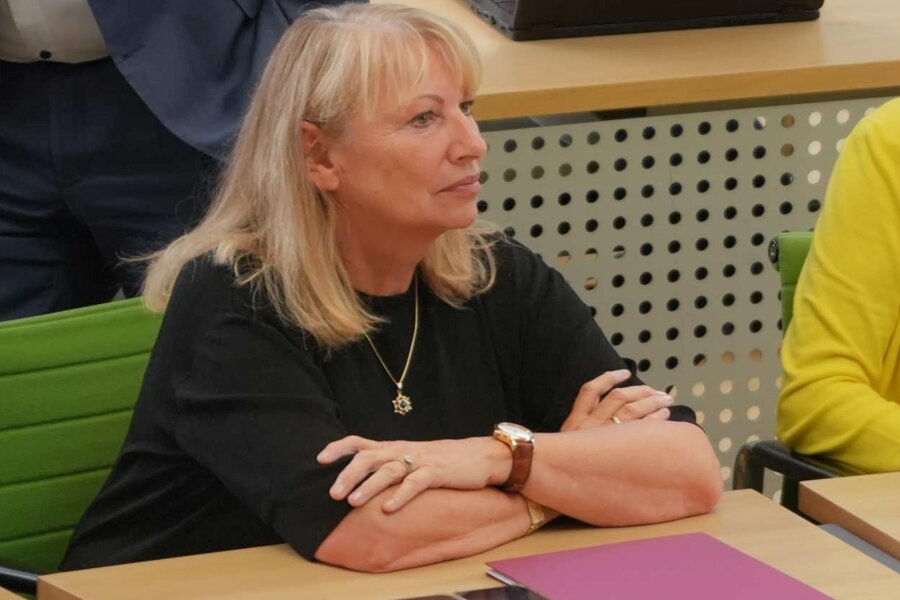Köpping weist in Förderaffäre Korruptionsvorwürfe zurück - Sozialministerin Petra Köpping bei der Sondersitzung zu Korruptionsvorwürfen gegen ihr Ministerium. 