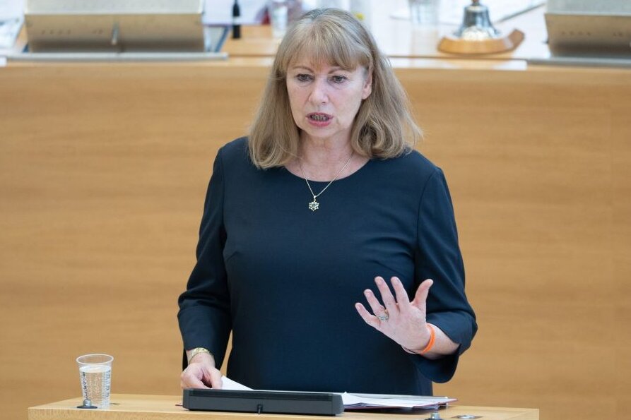 Köpping zur einrichtungsbezogenen Impfpflicht: "Wir haben nichts gestoppt, sondern warten ab" - Petra Köpping (SPD), Sozialministerin von Sachsen.