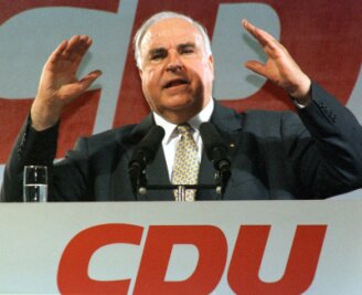 Kohl-Zitate: Von "geistig-moralischer Wende" bis Spendernamen - Bundeskanzler Helmut Kohl am 25. September 1998 während seiner zweistündigen Rede bei der CDU-Wahlkampf-Schlusskundgebung in Mainz.