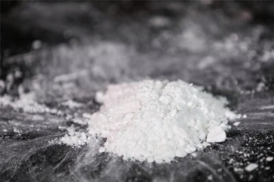 Kokain im Wert von 50.000 Euro dabei: Drogendealer geht Chemnitzer Polizei ins Netz - Der Polizei Chemnitz ging ein Drogendealer ins Netz. Er hatte 500 Gramm Kokain im Rucksack (Symbolbild).