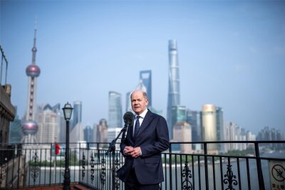 Kommentar: Für Scholz in China kein Schönheitspreis zu gewinnen - Bundeskanzler Olaf Scholz (SPD) spricht bei einem Pressestatement in Schanghai.