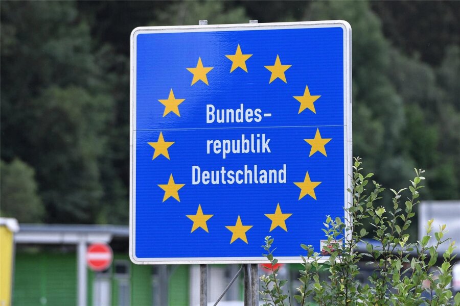Kommentar: Grenzkontrollen zur Fußball-EM: Offen, aber nicht sorglos - An den Grenzen nach Deutschland sollen während der Fußball-EM wieder Kontrollen stattfinden.