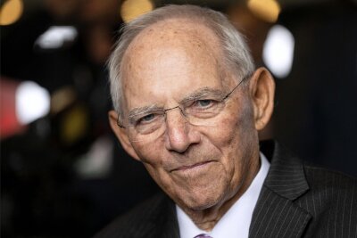 Kommentar zu Wolfgang Schäubles Memoiren - Der inzwischen verstorbene CDU-Politiker Wolfgang Schäuble schildert in seinen Memoiren, dass er die damalige Bundeskanzlerin Angela Merkel (CDU) stürzen sollte.