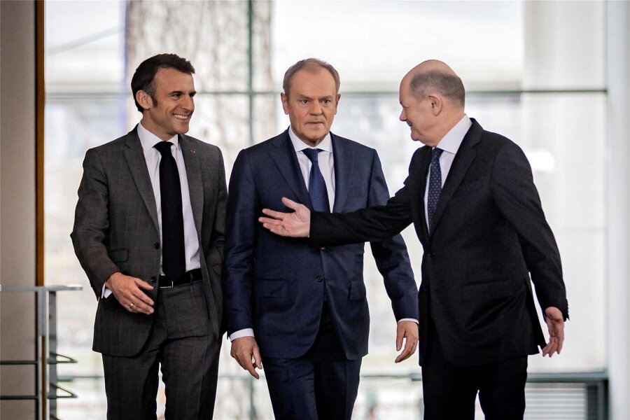 Kommentar zum Dreiergipfel von Scholz, Macron und Tusk: Es läuft nicht ganz rund - Bundeskanzler Olaf Scholz (von rechts) empfängt Polens Regierungschef Donald Tusk und Frankreichs Präsidenten  Emmanuel Macron in Berlin.
