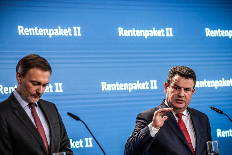Kommentar zum Rentenpaket II: Reform verfehlt ihr Ziel - Finanzminister Christian Lindner (FDP, links) und  Arbeitsminister Hubertus Heil (SPD) stellen die Pläne der Bundesregierung für eine Rentenreform vor.
