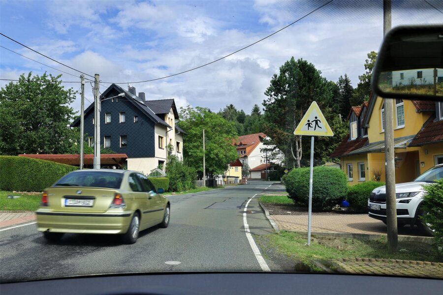 Kommentar zum Schulweg in Kuhschnappel: Gefährliche Blockade - Dort, wo Bürgersteige fehlen, soll Tempo 30 gelten – das fordert man in Kuhschnappel schon lange.