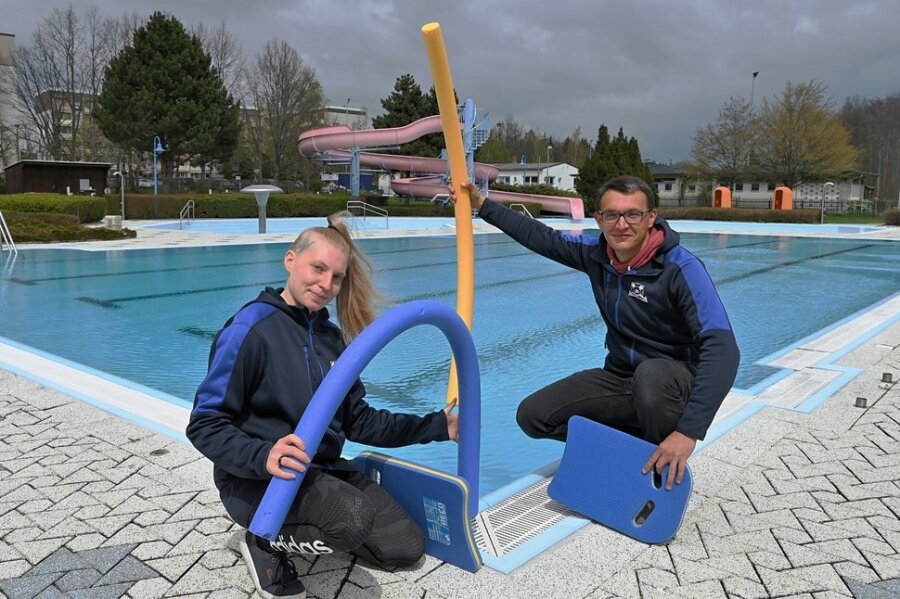 Kommt wegen Corona die "Generation Nichtschwimmer"? - Carsten Dietzsch, Geschäftsführer der BBE Badbetreiber Erzgebirge (rechts), sieht einen großen Rückstand bei den jungen Schwimmern. 