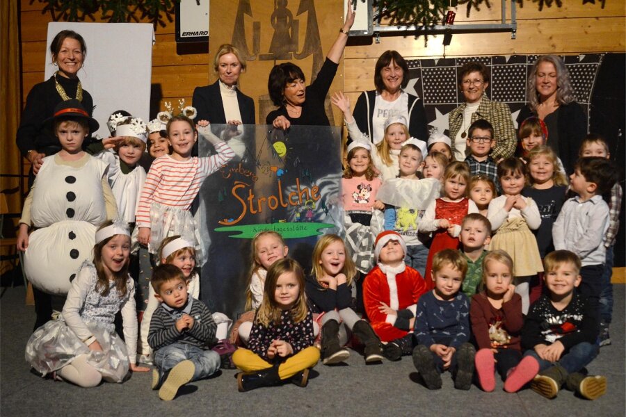 Kommunale Kindergärten feiern gelungene Fusion in Werda - In der Werda Eimberghalle fand die Einweihungsfeier des neuen Kindergartens statt.