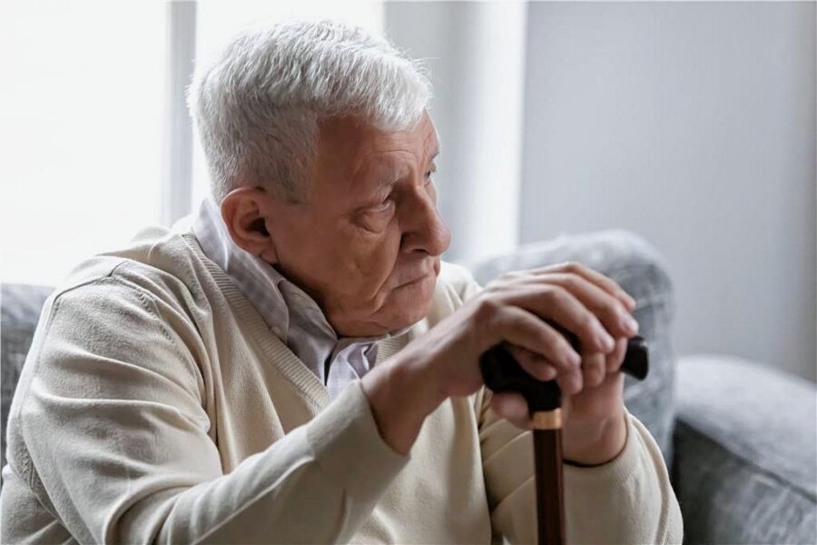 Komplextherapie hilft bei Parkinson - Bei vielen Parkinson-Erkrankten nehmen mit der Zeit Depressionen, Schlafstörungen oder kognitive Defizite zu. 