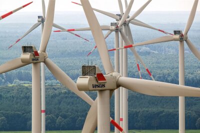 Konkrete Pläne für neun Windräder im Erzgebirge - Werden sich auch bei Zwönitz künftig Windräder drehen? Ein Investor will seine Pläne vorstellen.