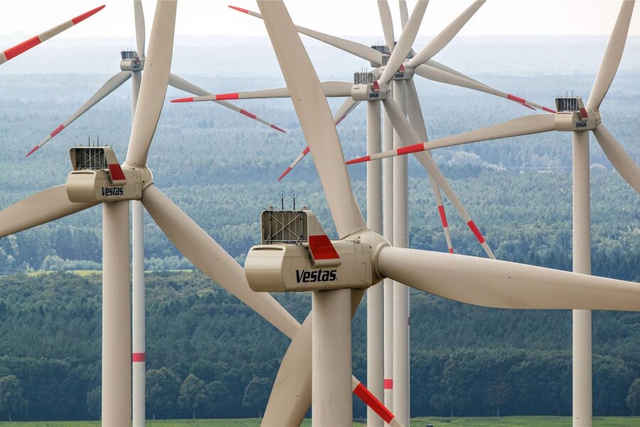 Konkrete Pläne für neun Windräder im Erzgebirge - Werden sich auch bei Zwönitz künftig Windräder drehen? Ein Investor will seine Pläne vorstellen.
