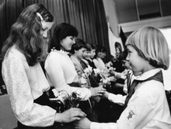 Konrad Weiß und seine ungeliebte Wahrheit - In den 80er Jahren nahmen 97 Prozent der Jugendlichen an der Jugendweihe teil: freiwillig, unfreiwillig. 