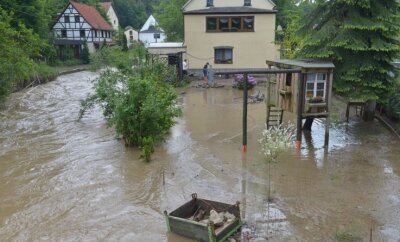 Konzepte im Widerstreit - 9. Juni 2013: In Oberbobritzsch überflutete die zweite Hochwasserwelle Grundstücke entlang der Bobritzsch. Schon eine Woche zuvor hatte anhaltender Regen für kritische Situationen gesorgt. 