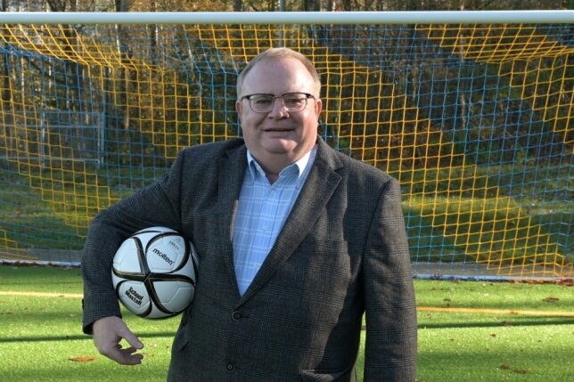 "Konzepten haften erhebliche Zweifel an" - Jörg Prager, der Vorsitzende des Kreisverbandes Fußball Erzgebirge, gibt das Leder in dieser Saison nicht mehr für Punktspiele frei. 
